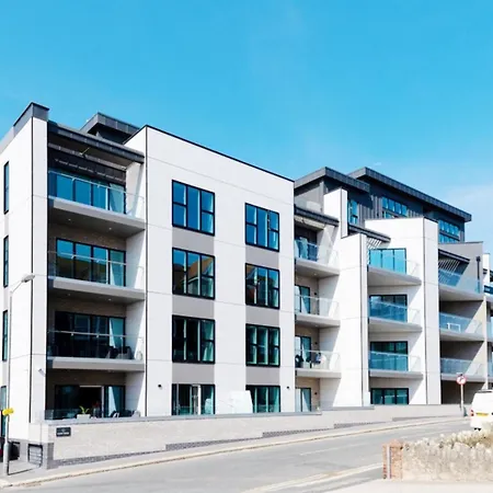 28 Cliff Edge In Newquay