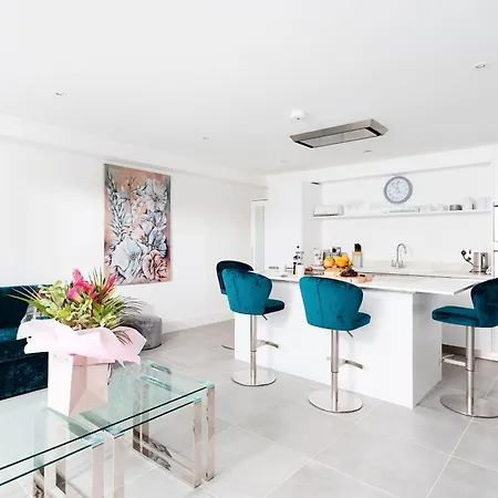 28 Cliff Edge In Newquay Holiday home *