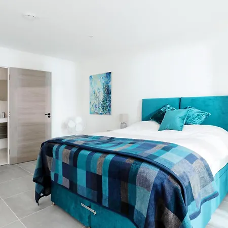 28 Cliff Edge In Newquay